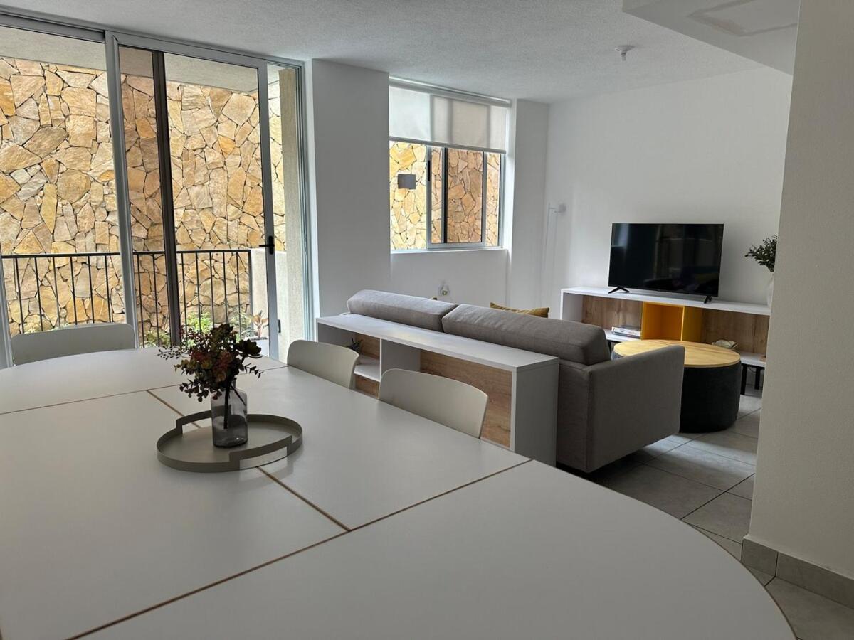 Modern Apartment, San Francisco Neighborhood Apartment *
