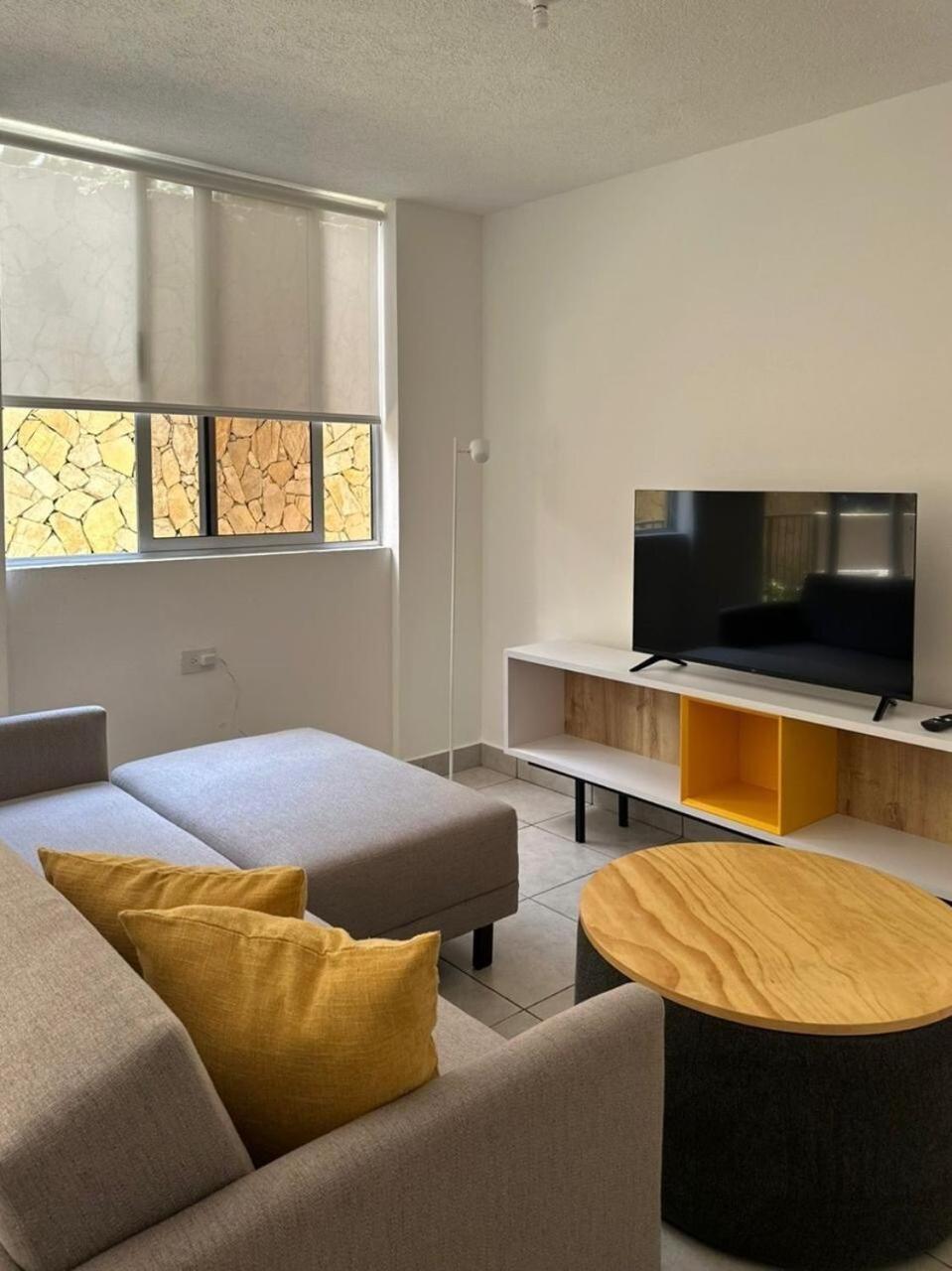 Modern Apartment, San Francisco Neighborhood *