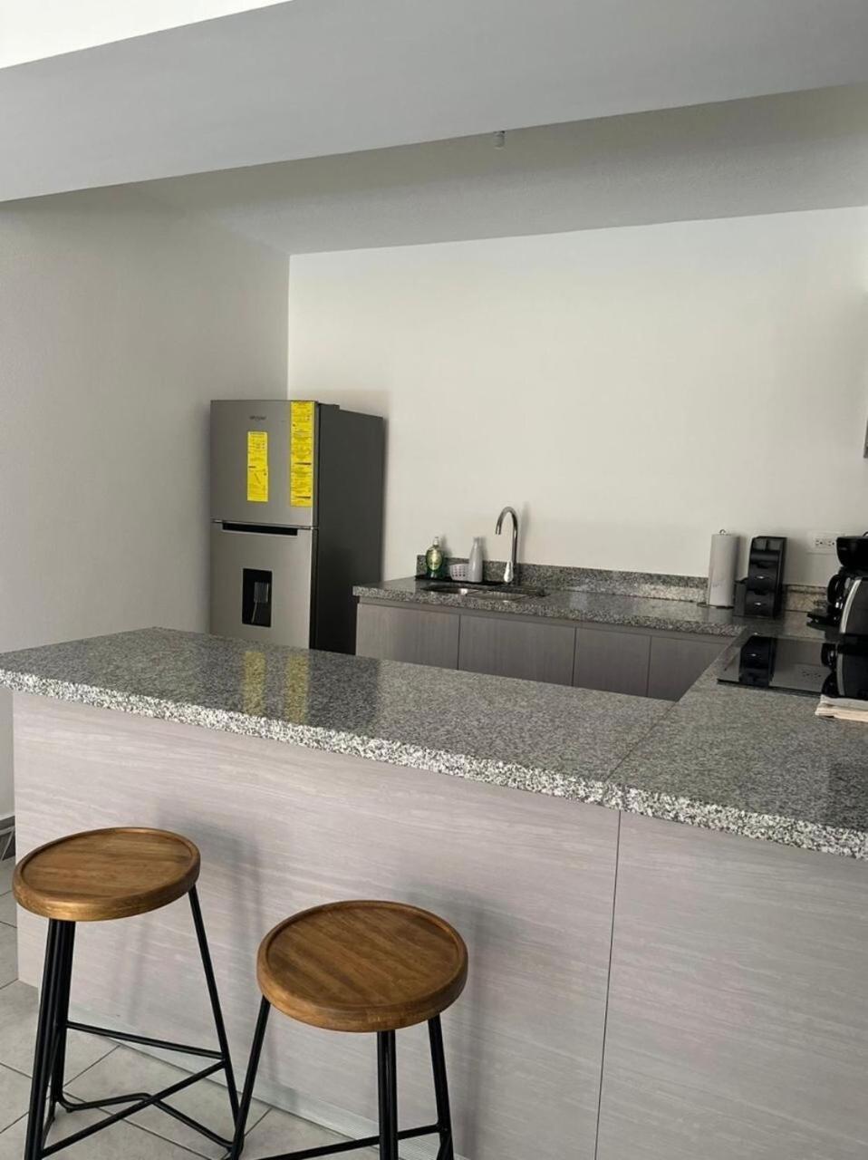Modern Apartment, San Francisco Neighborhood