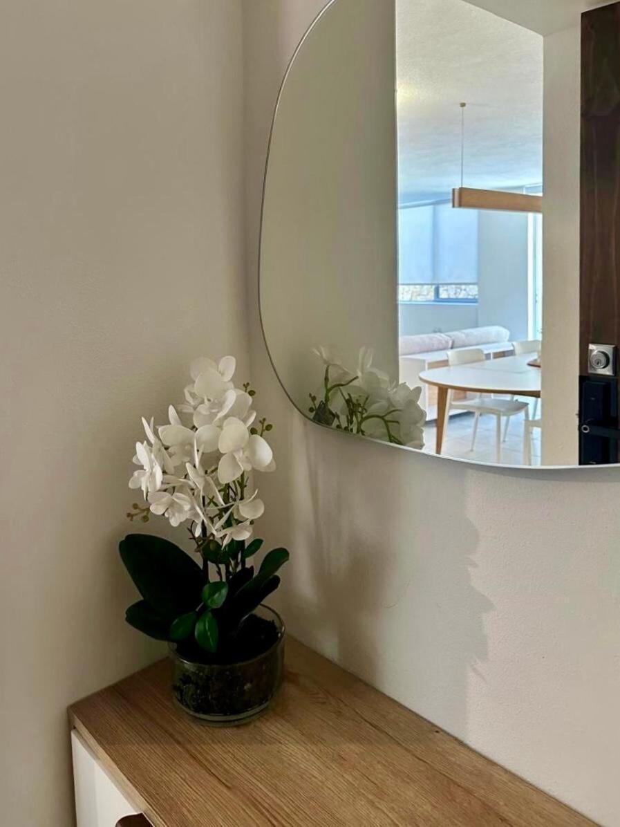 Modern Apartment, San Francisco Neighborhood Apartment *