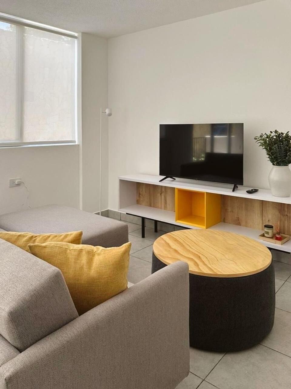 Modern Apartment, San Francisco Neighborhood San Salvador